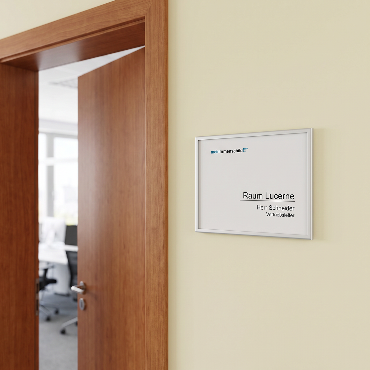 Lucerne Türschild · 153 × 124,5 mm · Silber eloxiert · Anwendungsbild