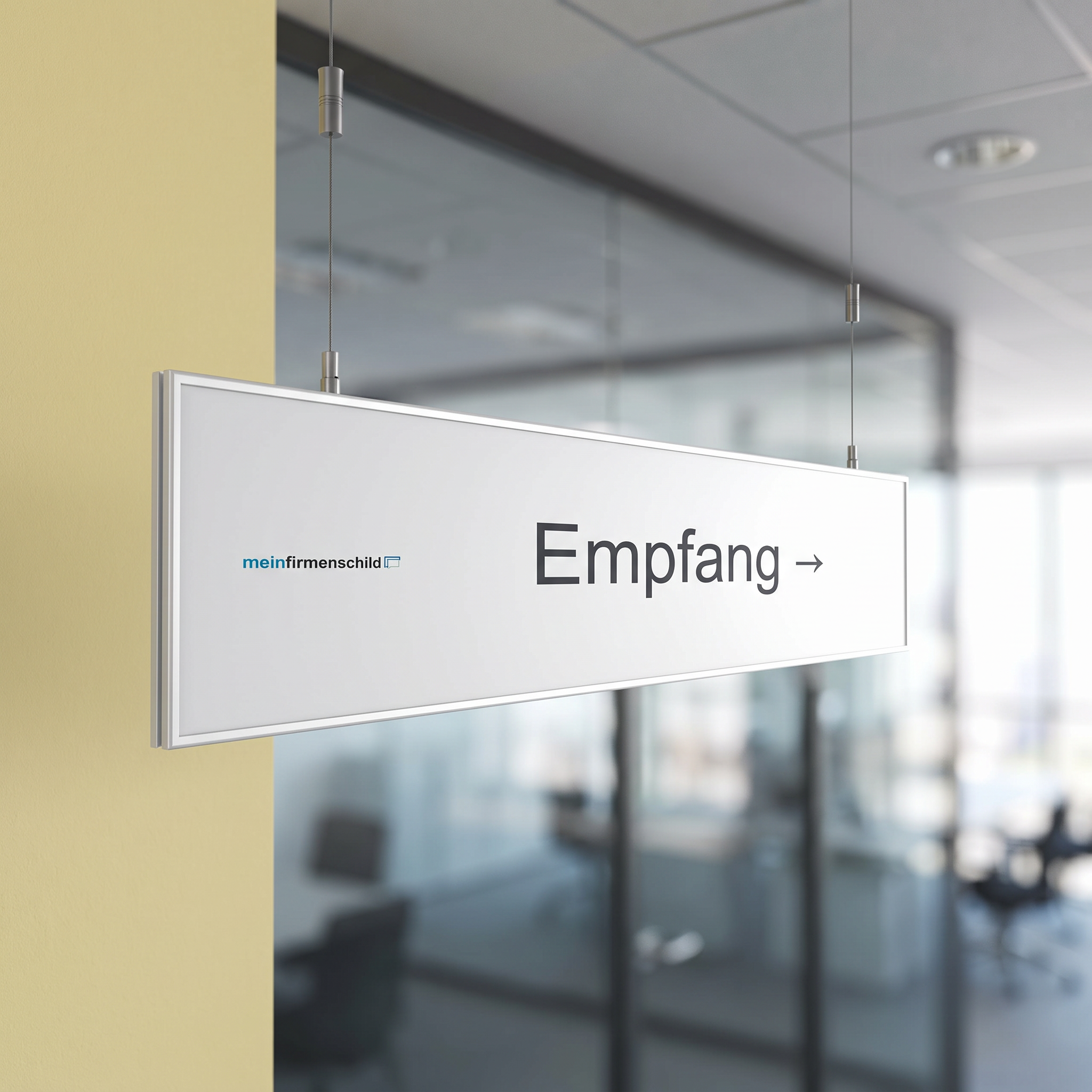 Lucerne Deckenschild · 800 × 153 mm · Silber eloxiert · Anwendungsbild