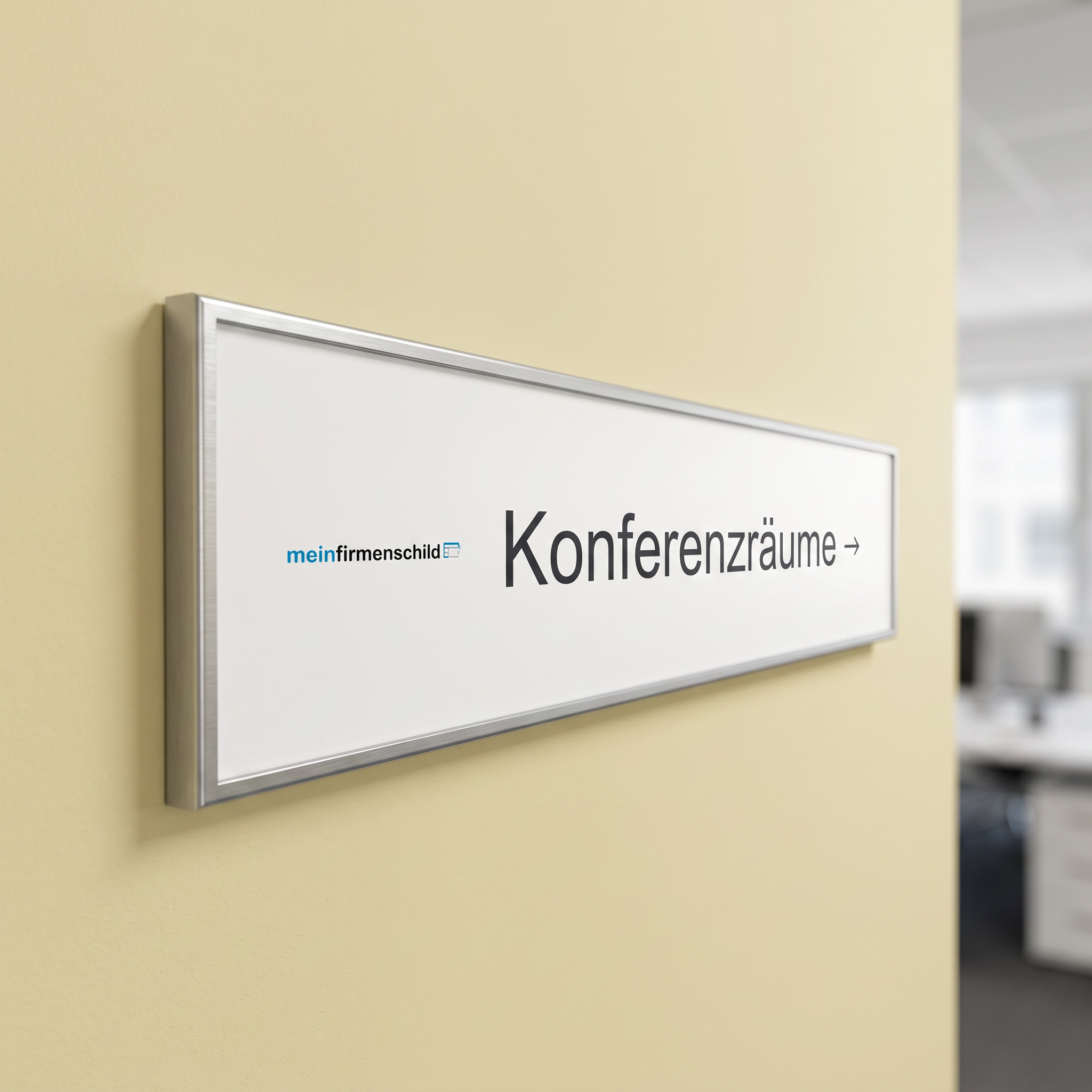 Lucerne Wegweiser · 800 × 153 mm · Silber eloxiert · Anwendungsbild